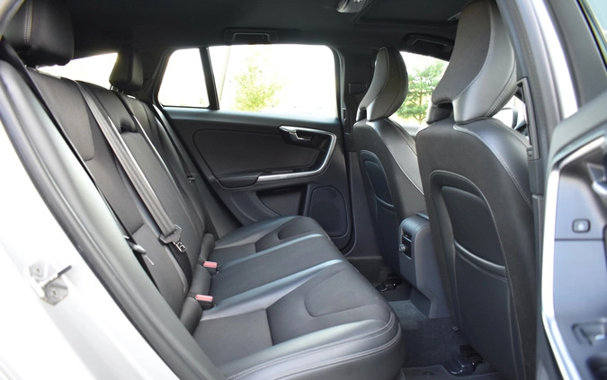 Volvo V60 cena 57900 przebieg: 162000, rok produkcji 2016 z Krzanowice małe 781